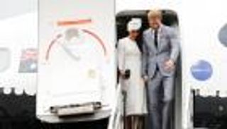 ملابس متطابقة وعينات دم.. قواعد سفر العائلة المالكة البريطانية