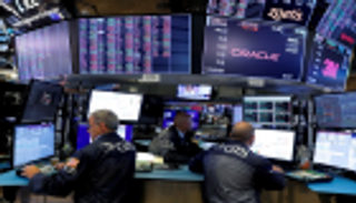 قطاع التجزئة يهبط بالمؤشرين داو وستاندرد آند بورز 500