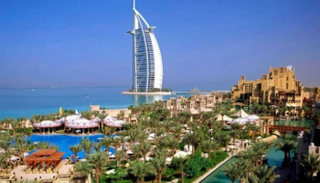 القطاع السياحي إحدى الركائز الرئيسية للتنمية الاقتصادية بالإمارات