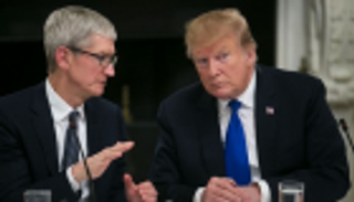 ترامب يزور شركة أبل مهادنا عمالقة التكنولوجيا