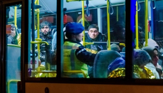 المهاجرون بعد توقيفهم