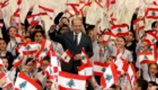 استقلال لبنان الـ76.. عروض رمزية واستعدادات شعبية بالساحات