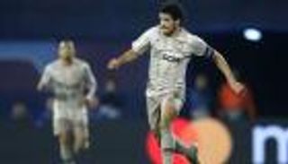 إيقاف لاعب شاختار بعد رده على إهانات عنصرية