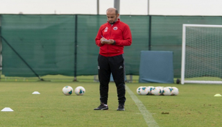 عبدالعزيز العنبري مدرب الشارقة