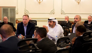 وفد هيئة الجمارك وحماية الحدود الأمريكية خلال زيارته لمطارات أبوظبي