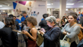 طلبات إعانة البطالة الأمريكية تستقر عند ذروة 5 أشهر