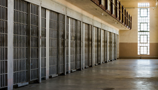 %13.5 من الوفيات داخل السجن سببها الانتحار