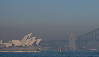 الدخان يغطي سماء سيدني