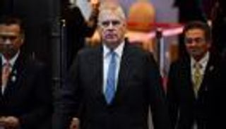 الفضائح تجبر الأمير أندرو على الانسحاب من الحياة العامة