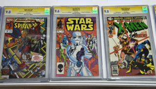 قصص مصورة تحمل إهداء من ستان لي بمزاد في بيفرلي هيلز بكاليفورنيا