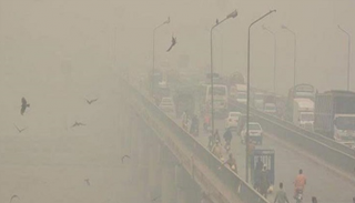 الآلاف في باكستان يواجهون مخاطر بسبب الضباب الدخاني