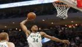 أنتيتوكومبو يقود باكس للفوز على بليزرز بدوري السلة الأمريكي