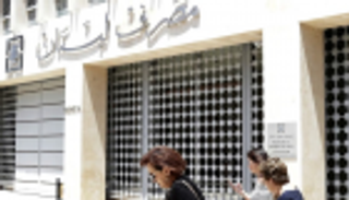 أزمة الدولار ترفع أسعار السلع في لبنان.. ومخاوف من الأسوأ