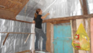 عبوات الحليب "الفارغة" تحمي فقراء البرازيل من البرد