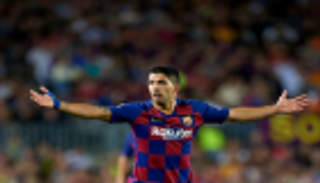 سواريز ينفي تصريحات بيكيه بشأن تأثير نيمار على برشلونة