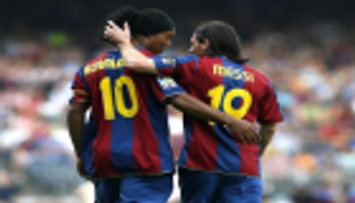 تركي آل الشيخ يجمع ميسي برونالدينيو من جديد