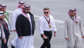 ولي العهد السعودي يشهد انطلاقة "فورمولا إي" بالدرعية