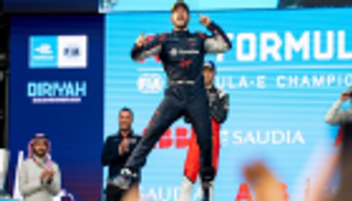 بطل سباق فورمولا إي الدرعية يتحدث عن تتويجه ويشيد بقوة المنافسة
