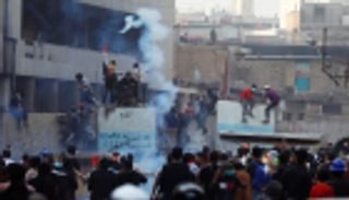 مقتل 4 عراقيين خلال تفريق الأمن للمظاهرات في بغداد