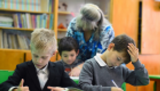 قرى روسية تحمي نفسها من الزوال بتبني الأطفال