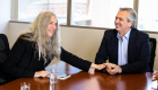 نجمة روك أمريكية تغني لرئيس الأرجنتين دون فرقة موسيقية