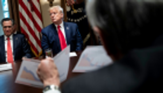 اجتماع ترامب بمنتجي السجائر الإلكترونية ينتهى دون نتائج