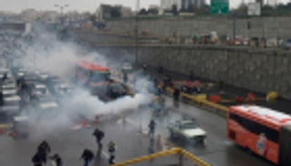 قطع الإنترنت بإيران.. خامنئي يعيد شعبه للعصور القديمة