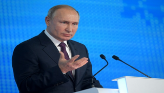 الرئيس الروسي خلال كلمته بمؤتمر الحزب الحاكم - رويترز 