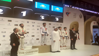 الهاشمي خلال تتويج أبطال الإمارات