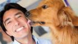 وفاة مأساوية لرجل لعق كلب وجهه