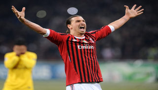 زلاتان إبراهيموفيتش بقميص ميلان