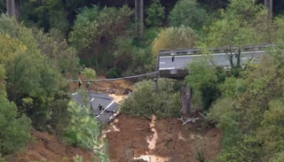 انهيار جسر على طريق سريع بشمال إيطاليا 