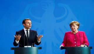 أنجيلا ميركل وإيمانويل ماكرون 