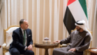 محمد بن زايد ووزير بريطاني يبحثان علاقات الصداقة 