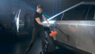 إيلون ماسك يكشف عن مفاجأة بشأن شاحنة تسلا الكهربائية "سايبرترك"