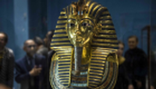 ملابس قدماء المصريين.. 9 شهور لحياكة قطعة واحدة لتوت عنخ آمون