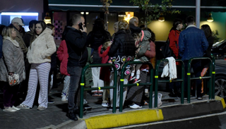 الزلزال أثار رعب السكان الذين احتموا بالشوارع