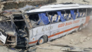 مقتل 9 إثر سقوط حافلة في باكستان