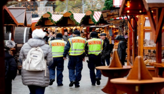 أجواء احتفالية بسوق عيد الميلاد الملاصق للكنيسة التذكارية في برلين