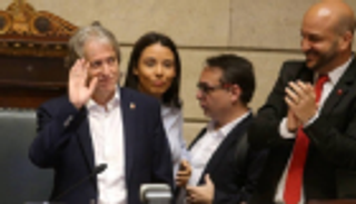 عمدة ريو دي جانيرو يمنح مدرب فلامنجو لقبا شرفيا