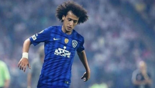 عموري بقميص الهلال
