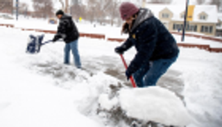 عواصف مدمرة تهدد عطلات ملايين الأمريكيين