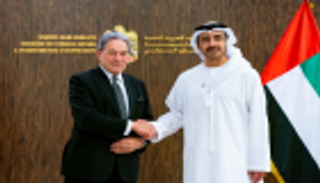 عبدالله بن زايد ووزير خارجية نيوزيلندا يبحثان تعزيز التعاون