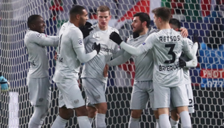 احتفال لاعبي ليفركوزن بالفوز