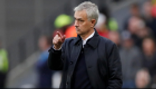 فيديو.. مورينيو يشكر حامل الكرات بعد صناعة هدف لتوتنهام