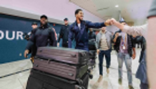 الملاكمان جوشوا ورويز يصلان إلى السعودية استعدادا للنزال التاريخي