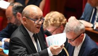 وزير الخارجية الفرنسي جان إيف لودريان خلال جلسة برلمانية