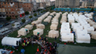 زلزال ألبانيا.. فتى يفقد 8 من عائلته وعجوز تضحي بنفسها لحماية حفيدها