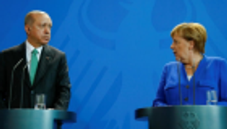 تركيا تنتزع بيانات 83 معارضا من محامي سفارة ألمانيا المعتقل