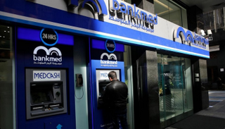 أحد فروع بنك البحر المتوسط في لبنان